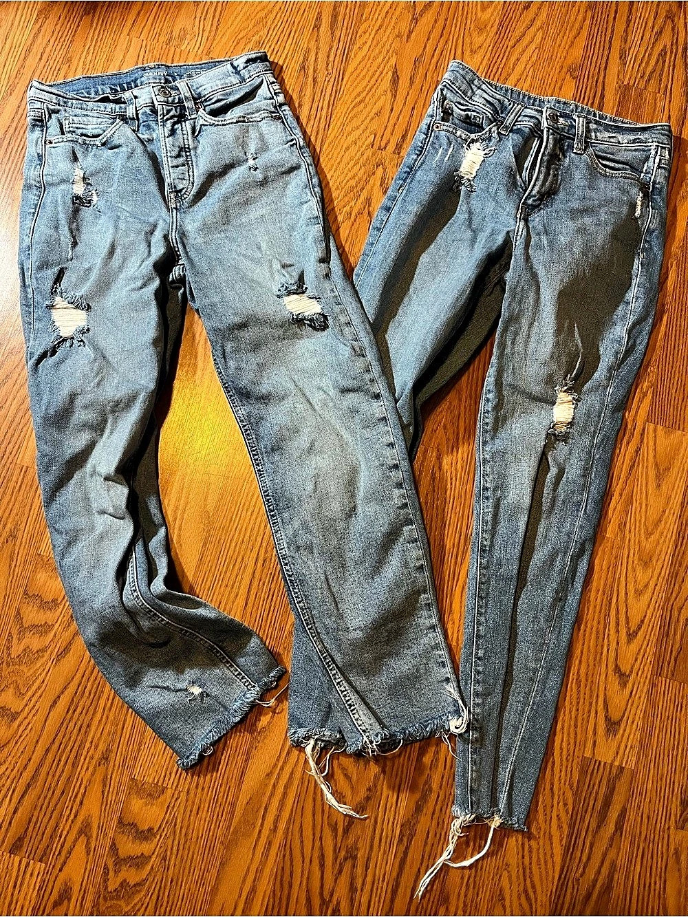 Old Navy ladies size 0 distressed Jeans lot of 2